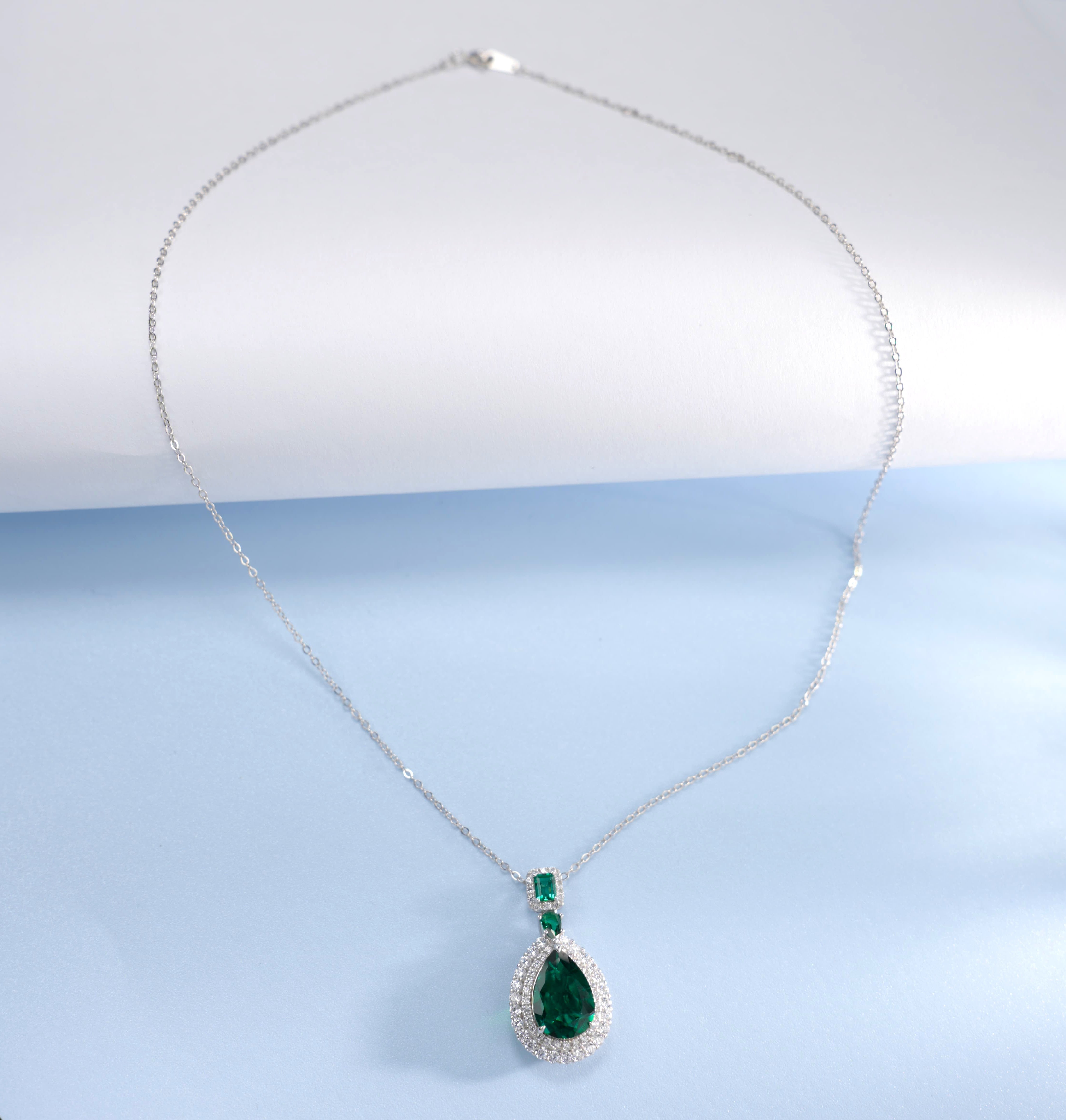 Luxurious Lab-Grown Emerald Pendant - S925 Silver Plated with 18K Gold, Adorned with Sparkling Diamonds, Exuding Elegant Charm