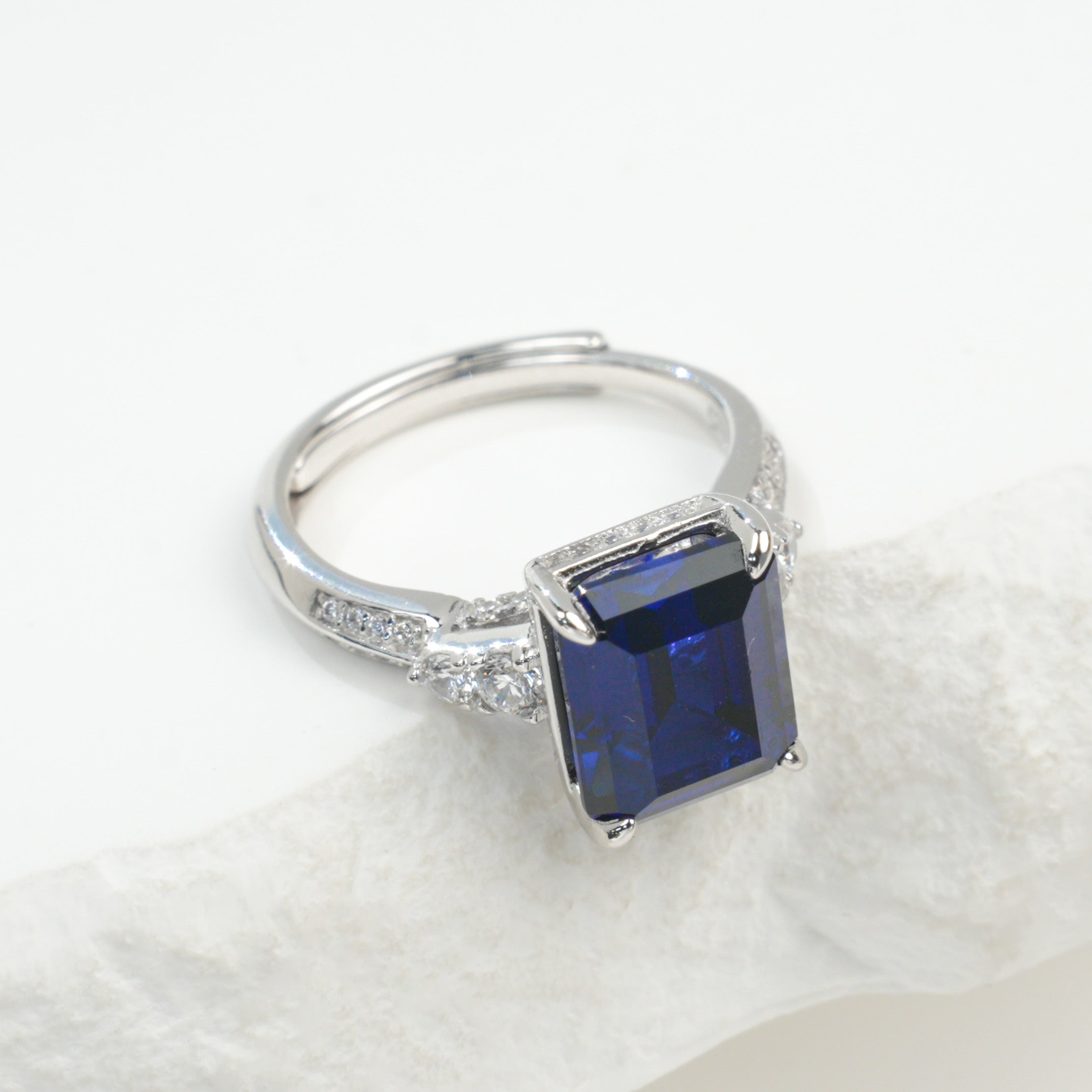 Cultivated Emeralds-Prismatic Elegant Ring