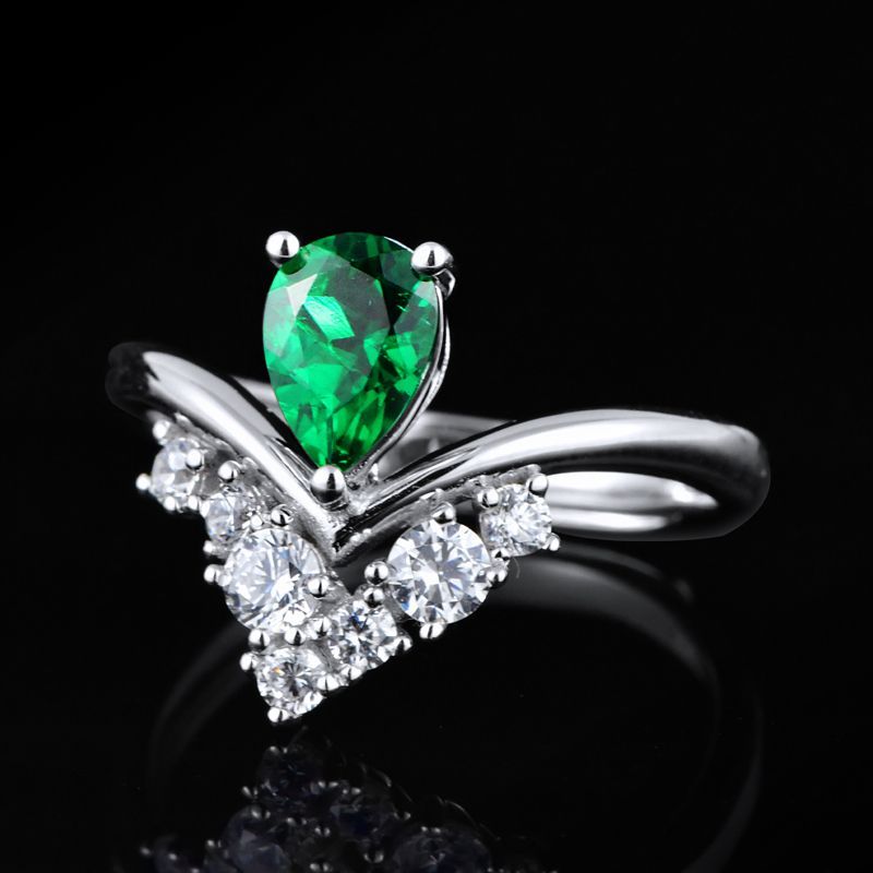 Lab-Grown Emerald - Dewy Cluster Starburst Ring