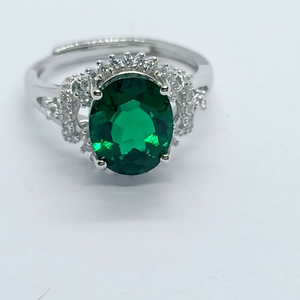 Lab-Grown Emerald - Oval Emerald Diamond Branching Glow Ring