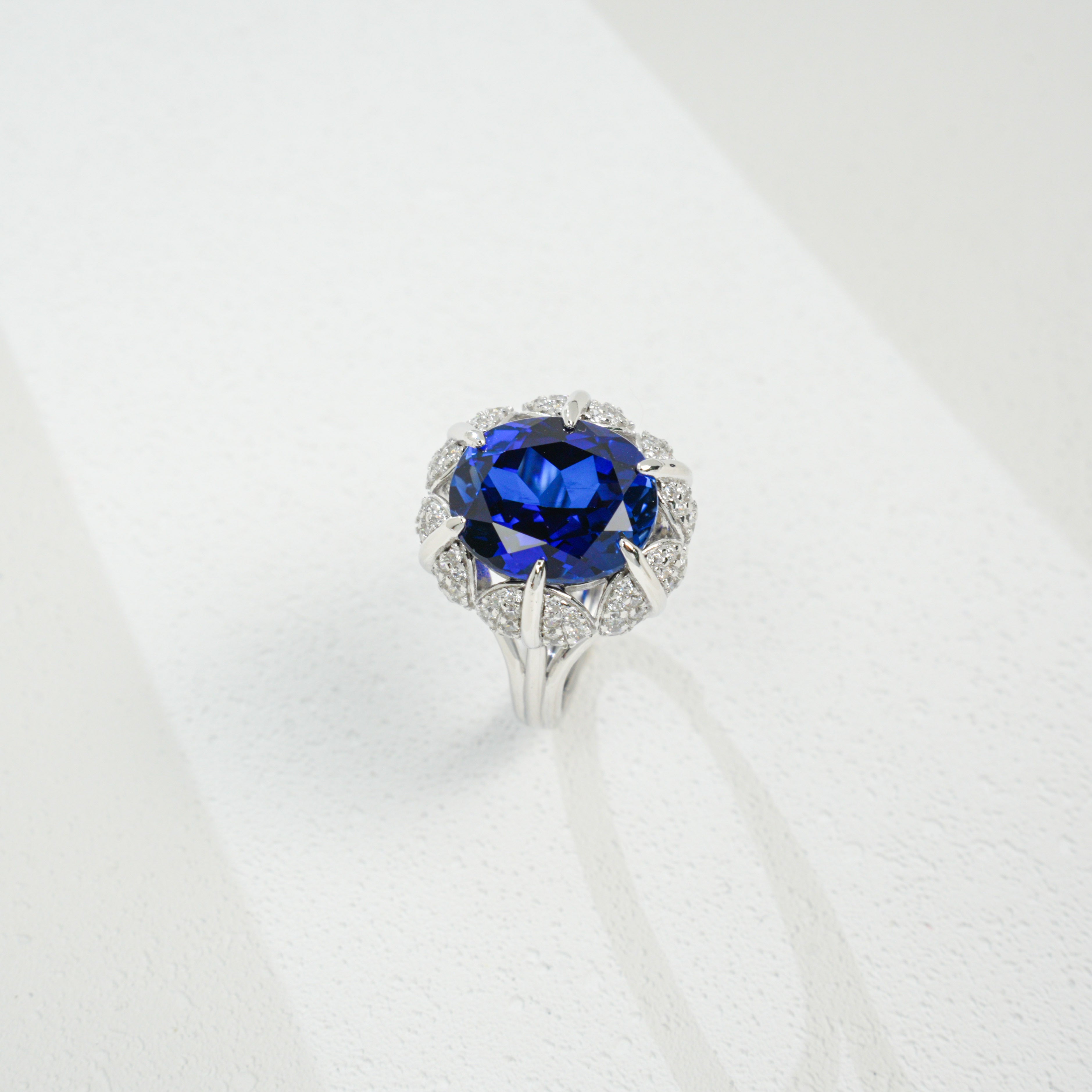 Dazzling Lab-Grown Sapphire with S925 Sterling 18K Gold Plating and Diamond-Accented Ring - A Luxurious Choice Exuding Noble Elegance