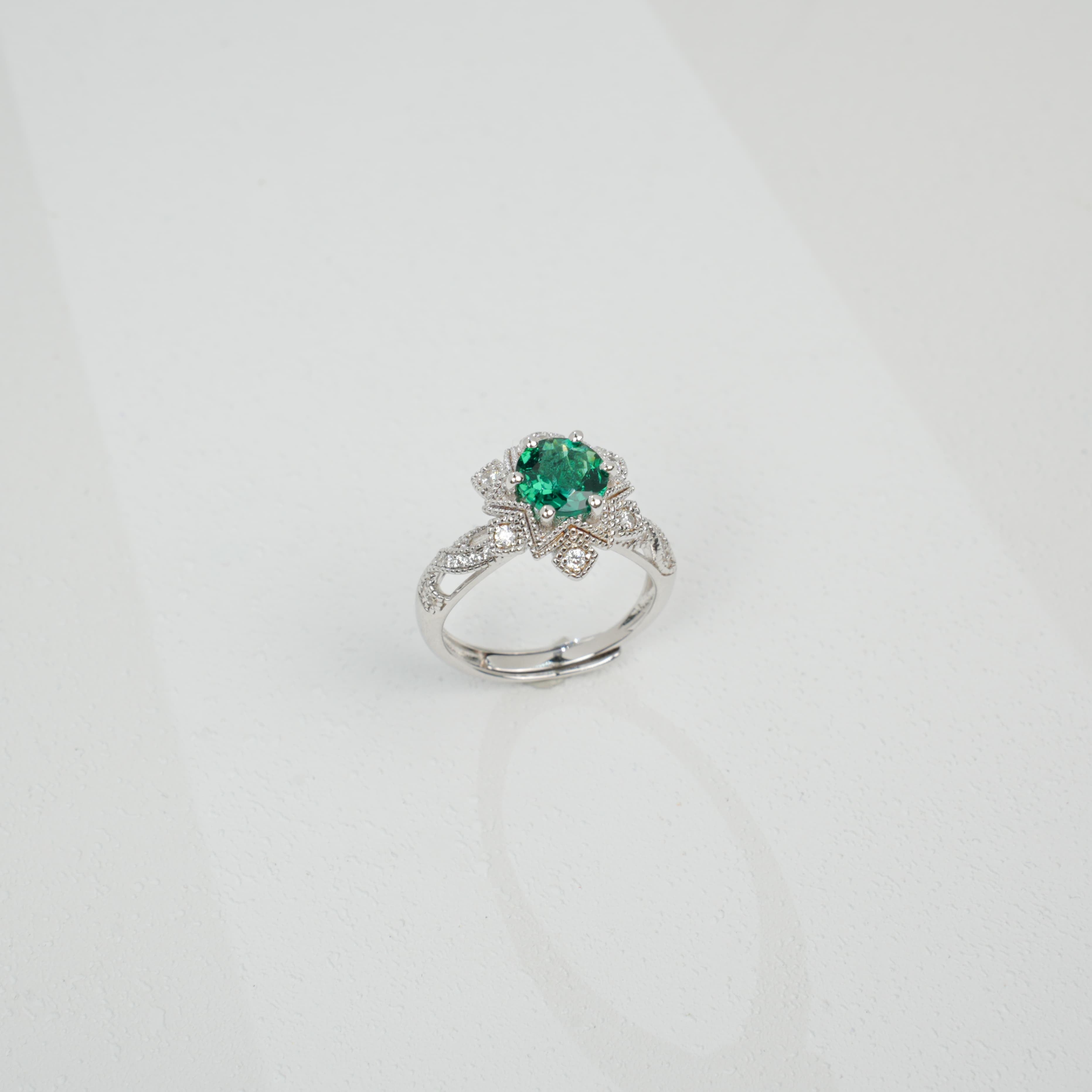 Vintage Flower Emerald Halo Ring