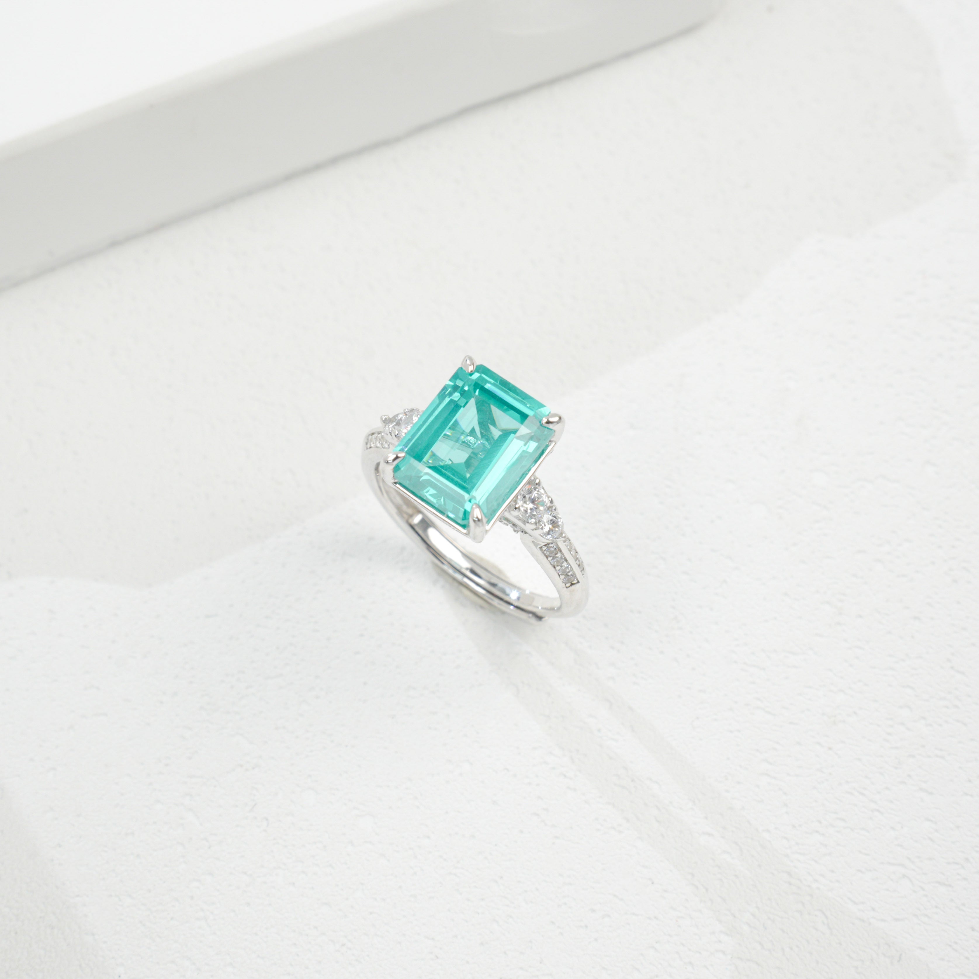 Cultivated Emeralds-Prismatic Elegant Ring