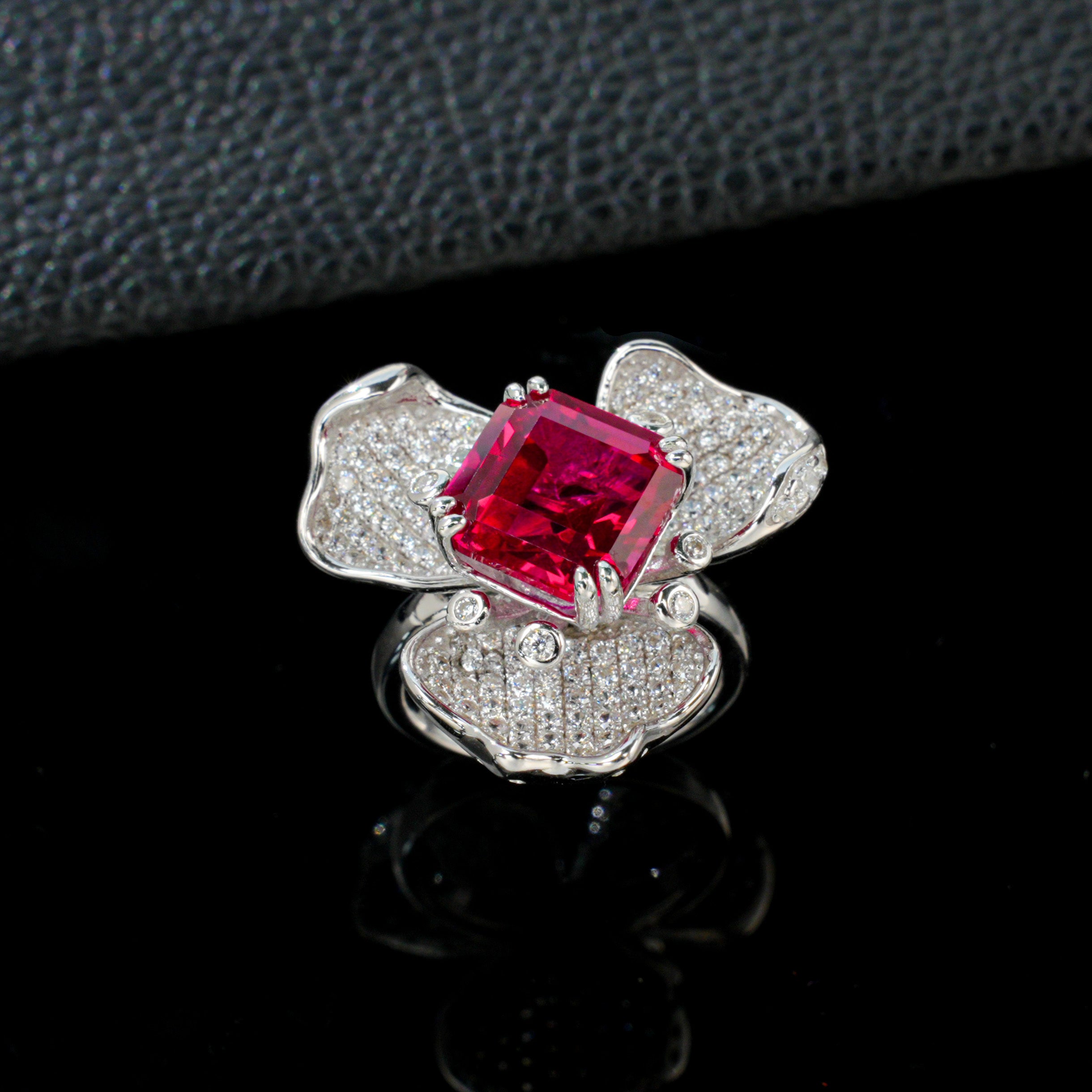 Lab-Grown Emerald - Lucky Clover Ring