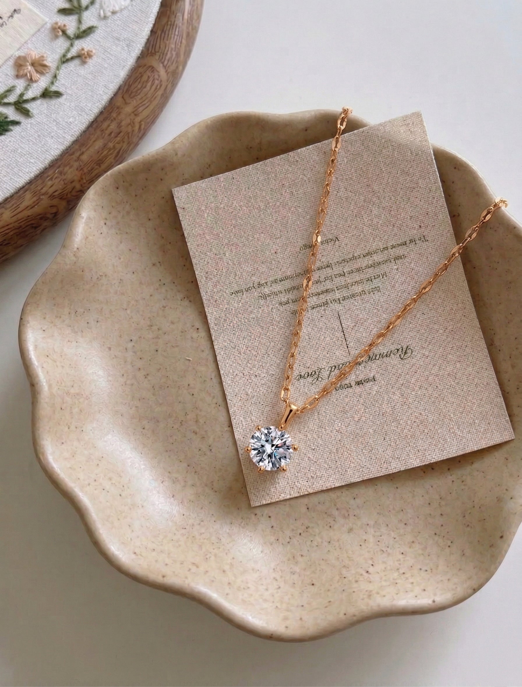 S925 Classic Six Claw Moissan Necklace