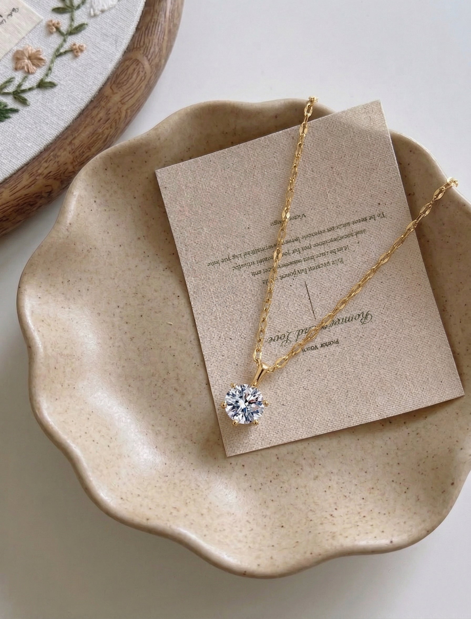 S925 Classic Six Claw Moissan Necklace