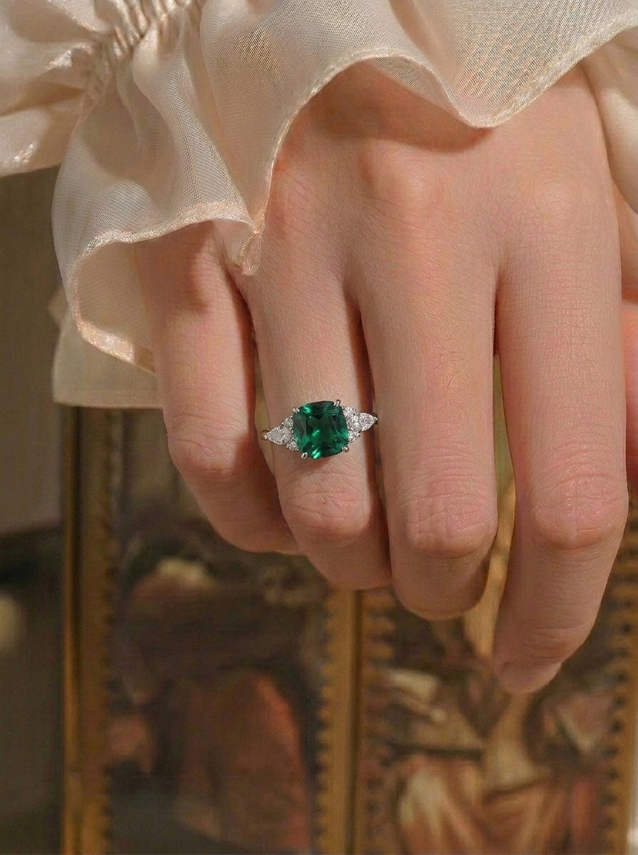 Cultivated Emeralds-Brilliant Kite Heart Ring