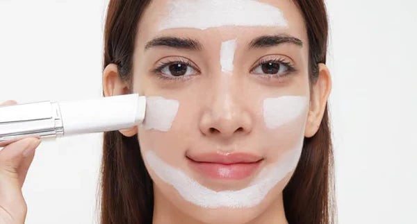 💥BUY 1 GET 1 FREE💥⏰💕🌟Cream Stick V White Korean Color-Changing Foundation Stick