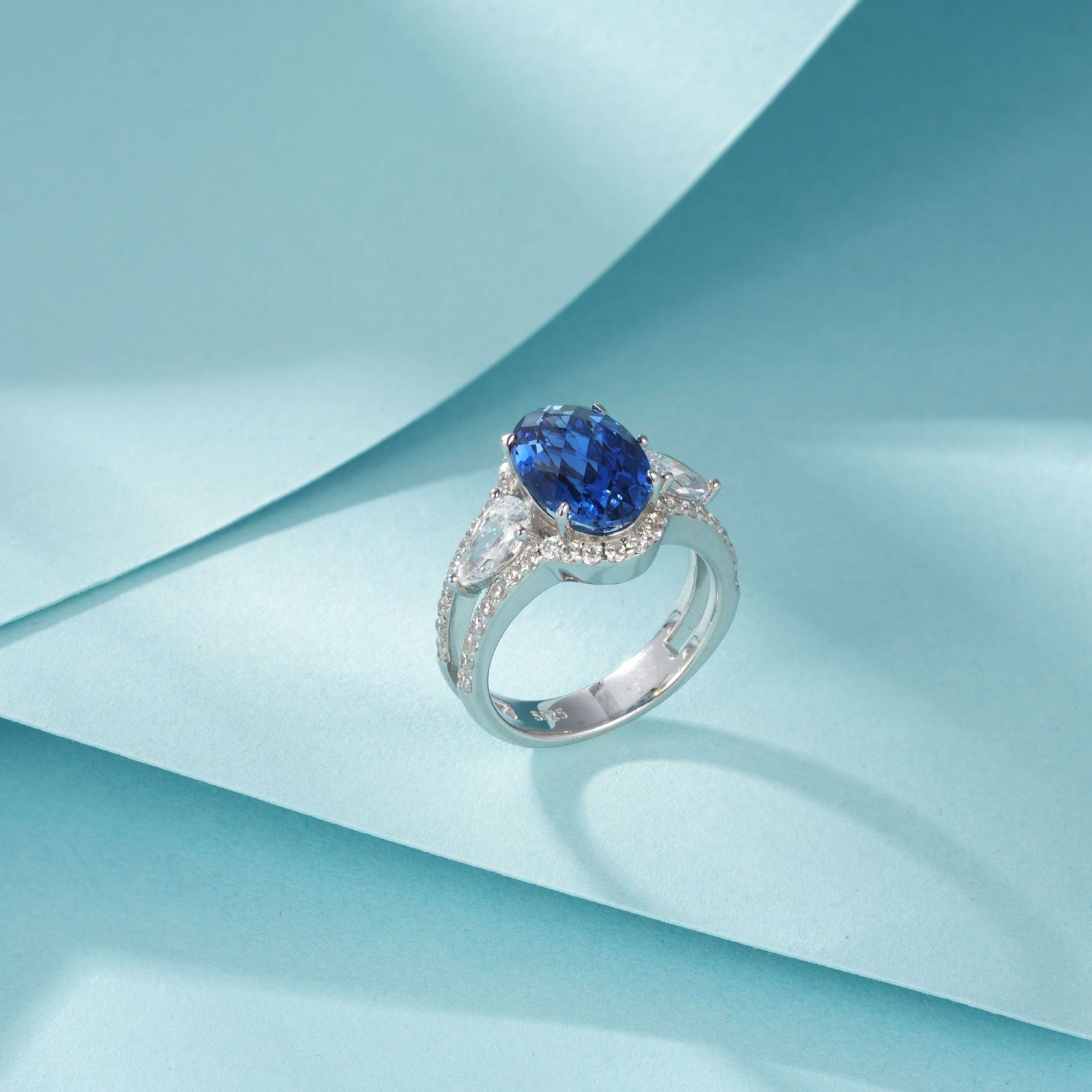 Elegant Lab-Grown Sapphire S925 Sterling Silver with 18K Gold Plating Ring – Shine on Your Fingertips