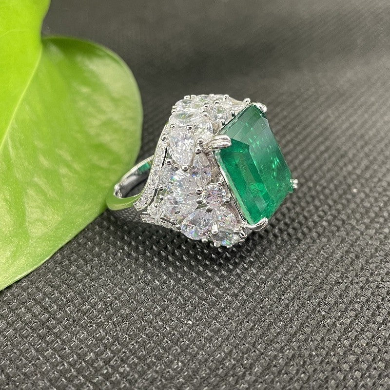 Luxurious Lab-Grown Emerald S925 Silver with 18k Gold Plating Ring - Dazzling Diamond Accents, Exuding Noble Elegance