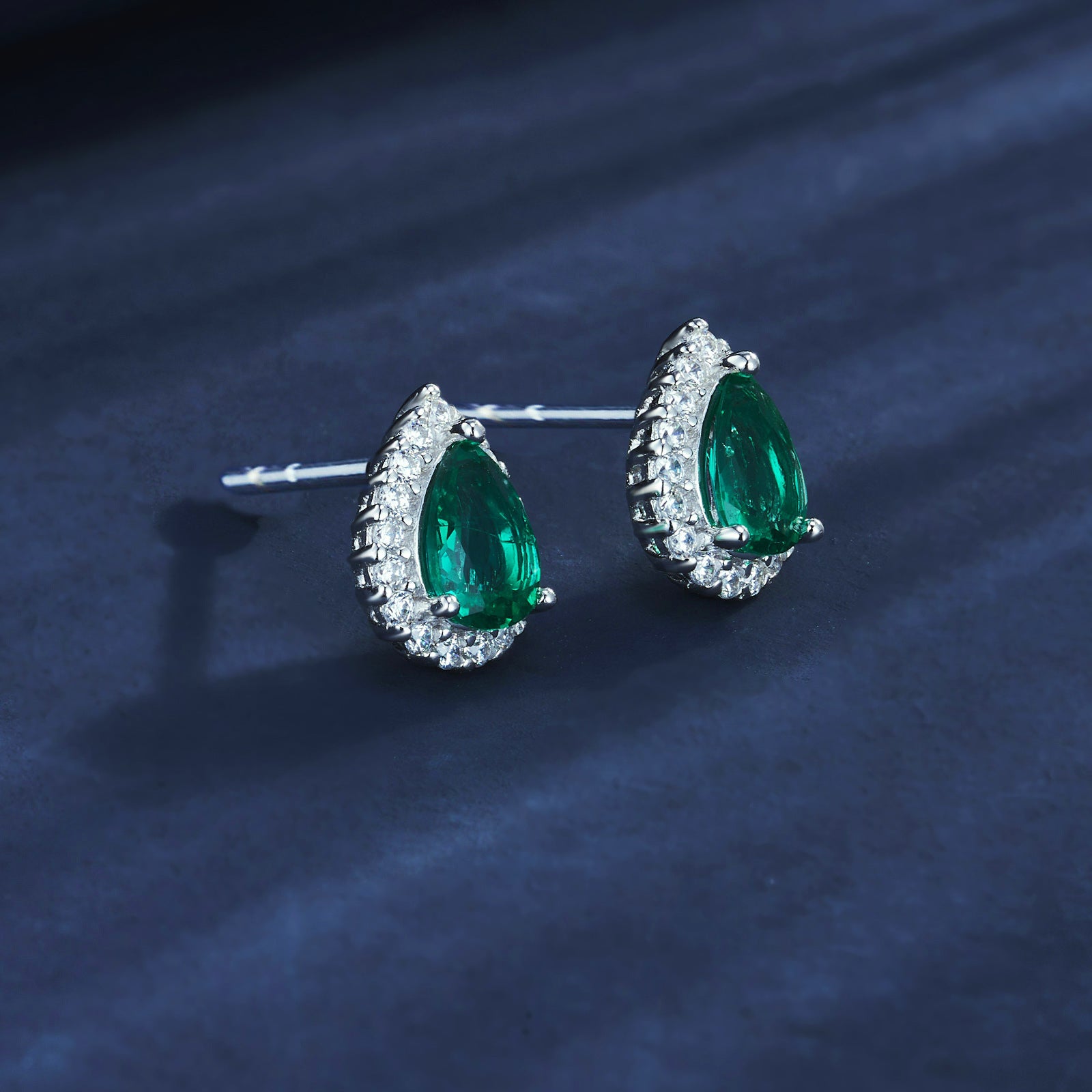 Elegant Teardrop-Shaped Lab-Created Emerald S925 Silver with 18k Gold Plating Stud Earrings, Sparkling Diamond-Accented for Luxurious Charm