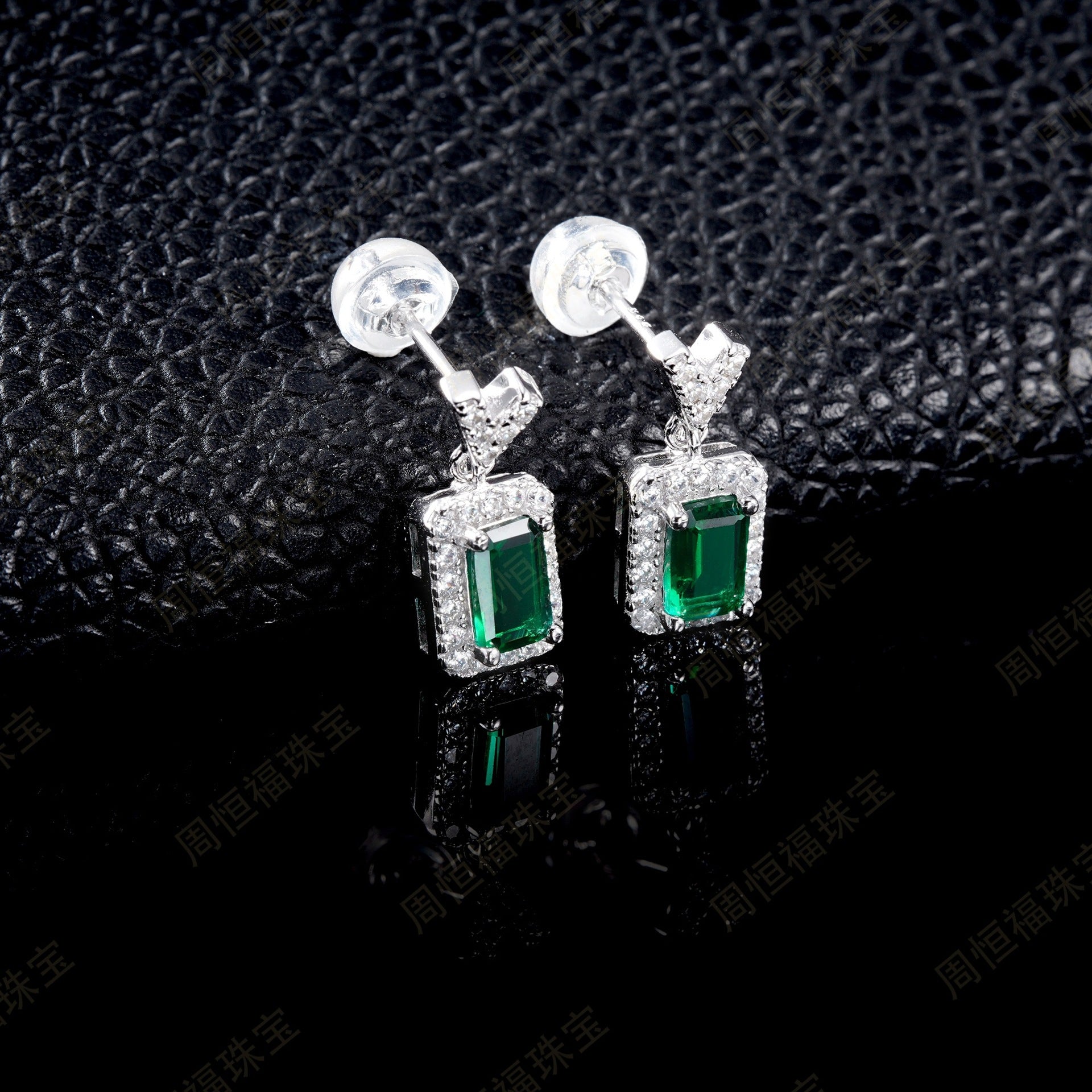 Exquisite V-shaped Lab-Grown Emerald S925 Silver with 18K Gold Plating Earrings — Shining Elegance, Showcasing Charm