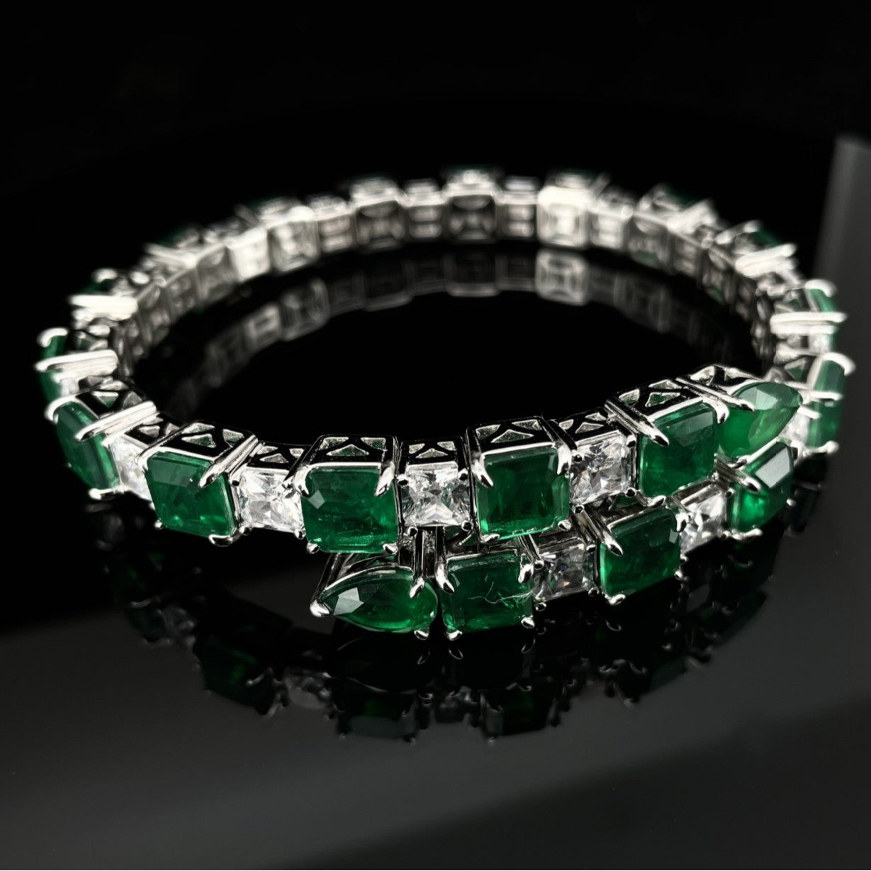 Luxurious Lab-Grown Emerald S925 Silver with 18K Gold Plating Bracelet – Dazzling and Elegant Choice