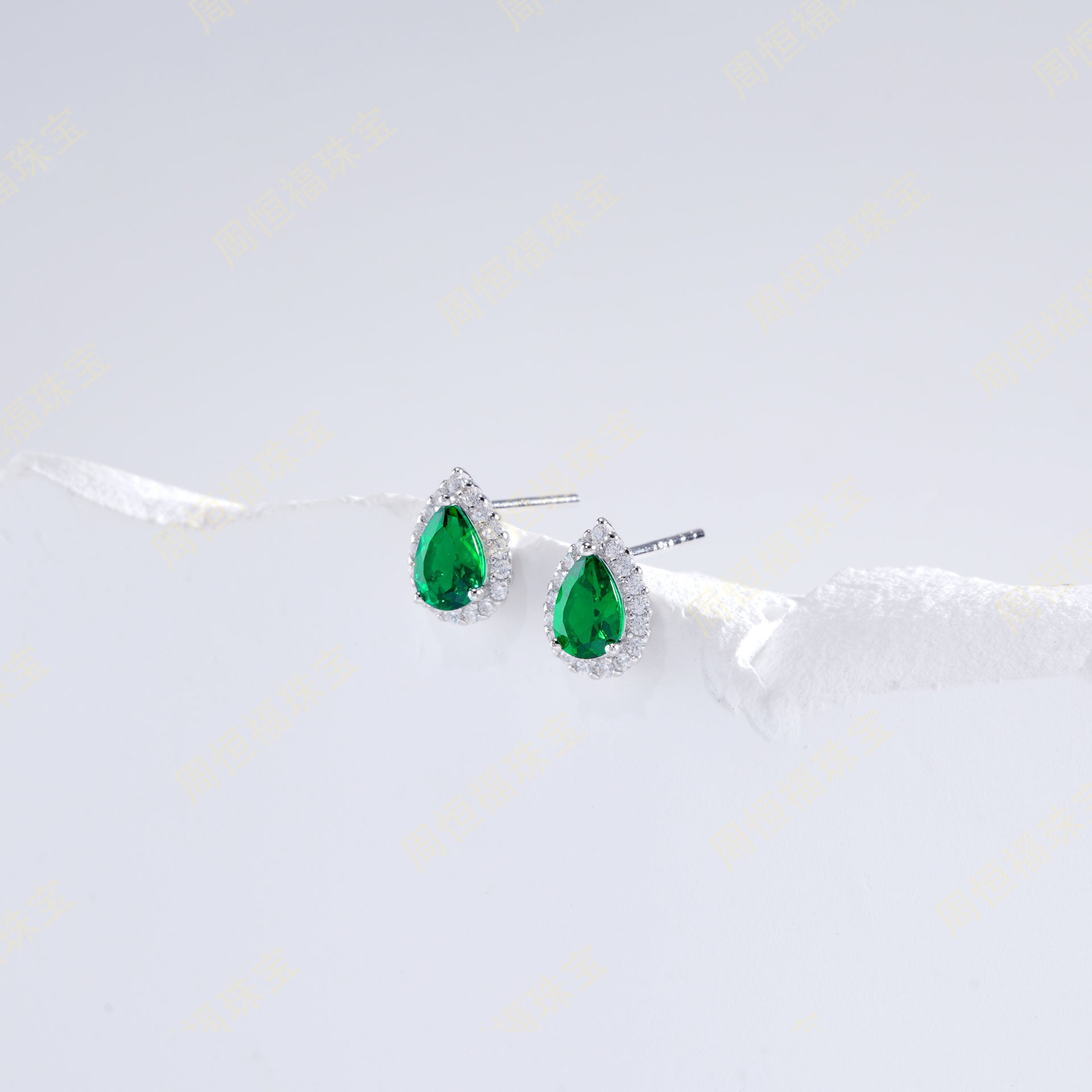 Elegant Teardrop-Shaped Lab-Created Emerald S925 Silver with 18k Gold Plating Stud Earrings, Sparkling Diamond-Accented for Luxurious Charm