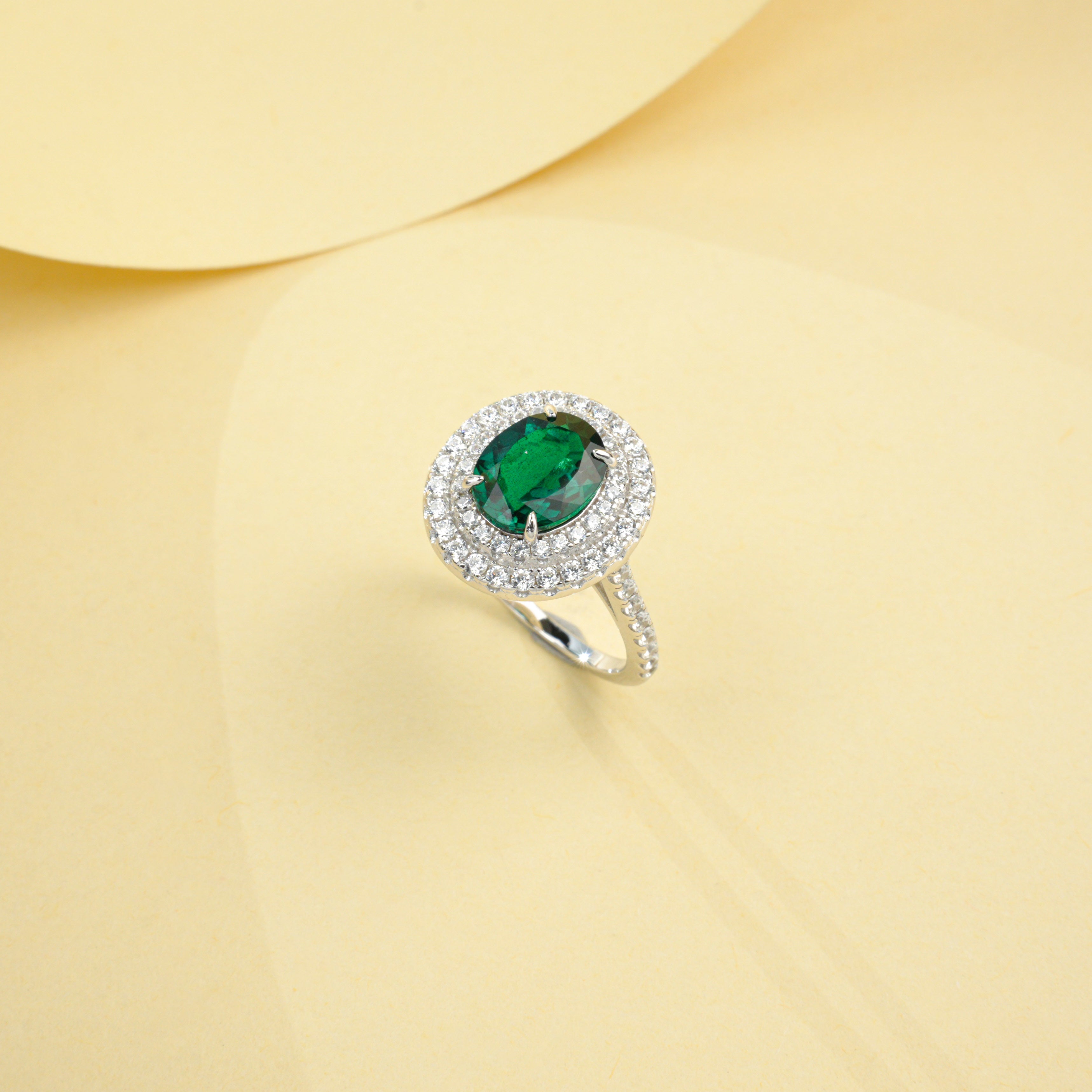 ab-Grown Emerald - Diamond-Halo Concentrated Emerald Round Glow Ring