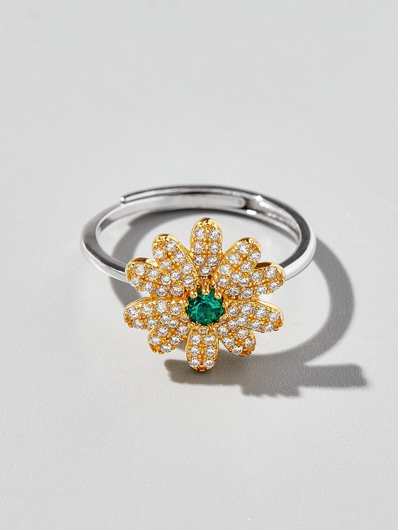 Lab-Grown Emerald - Emerald Pistil Diamond Petal Daisy Ring