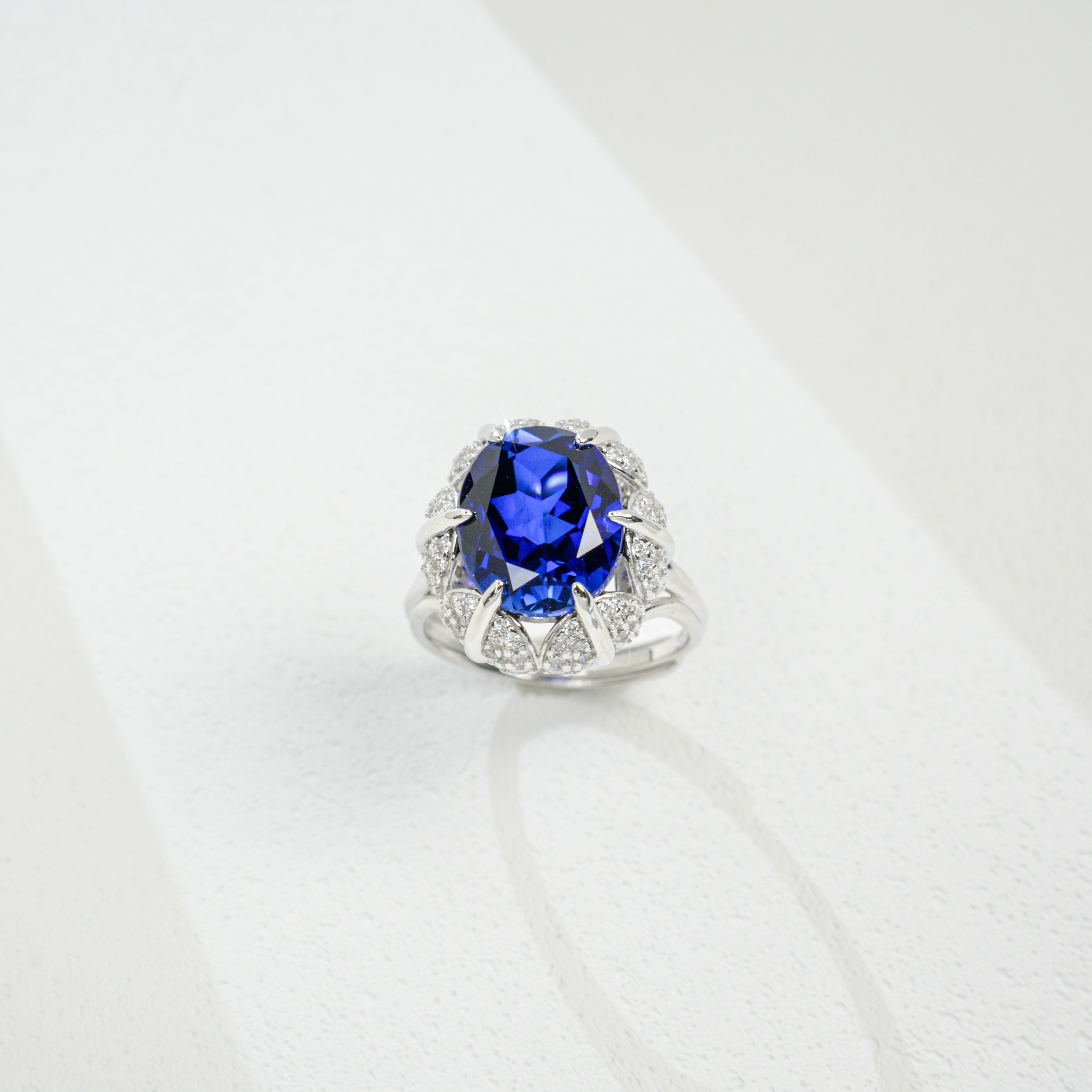 Dazzling Lab-Grown Sapphire with  S925 Sterling 18K Gold Plating and Diamond-Accented Ring - A Luxurious Choice Exuding Noble Elegance