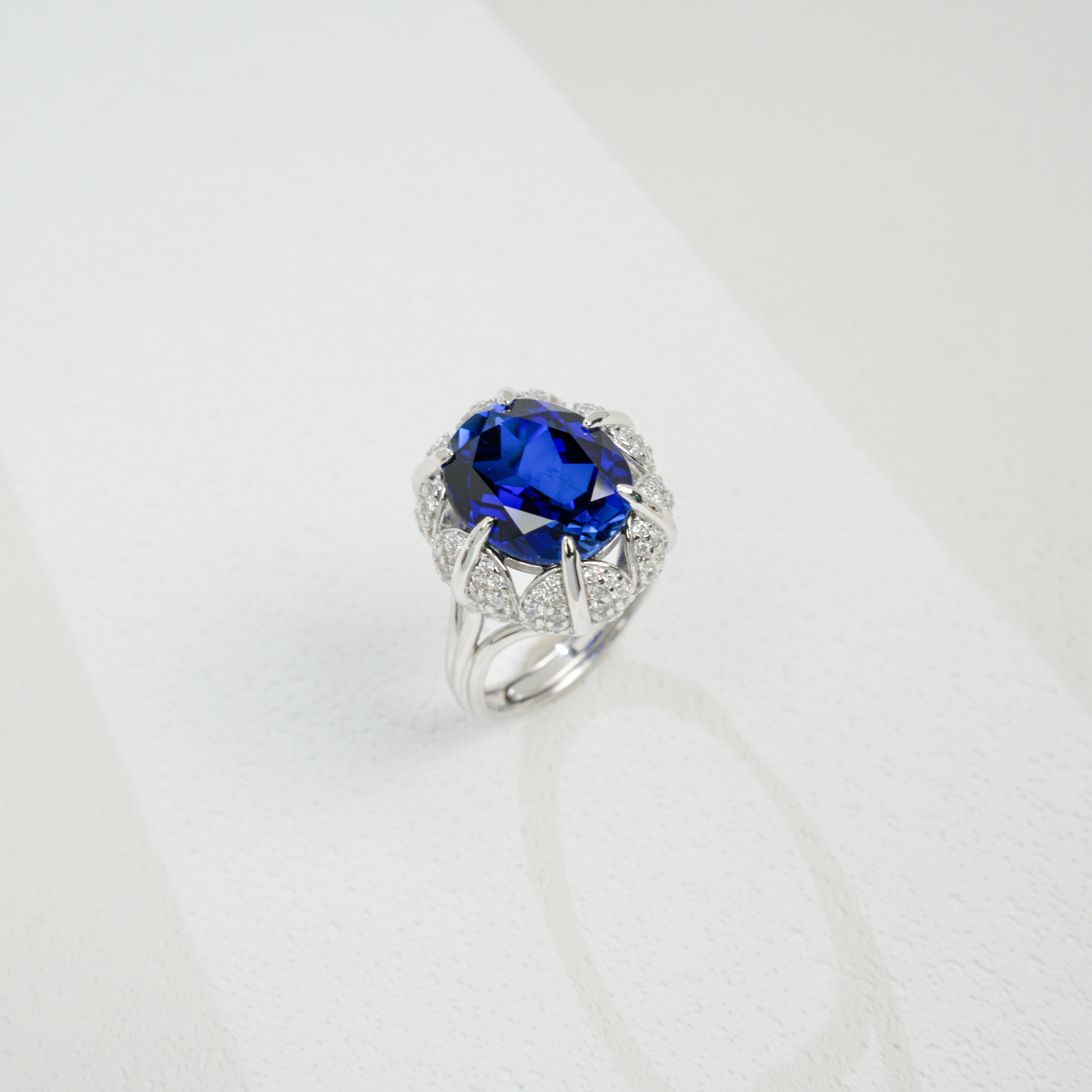 Dazzling Lab-Grown Sapphire with  S925 Sterling 18K Gold Plating and Diamond-Accented Ring - A Luxurious Choice Exuding Noble Elegance
