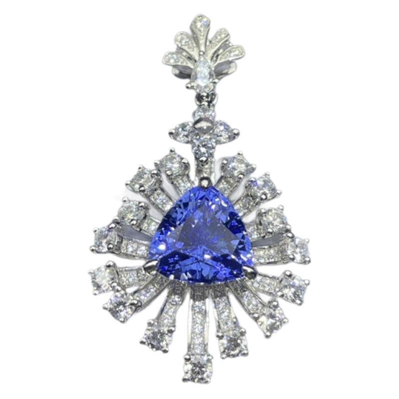 Cross-border wish European and American fashion jewelry women's colored treasure fat triangle hollow diamond 10 * 10 pendant wholesale