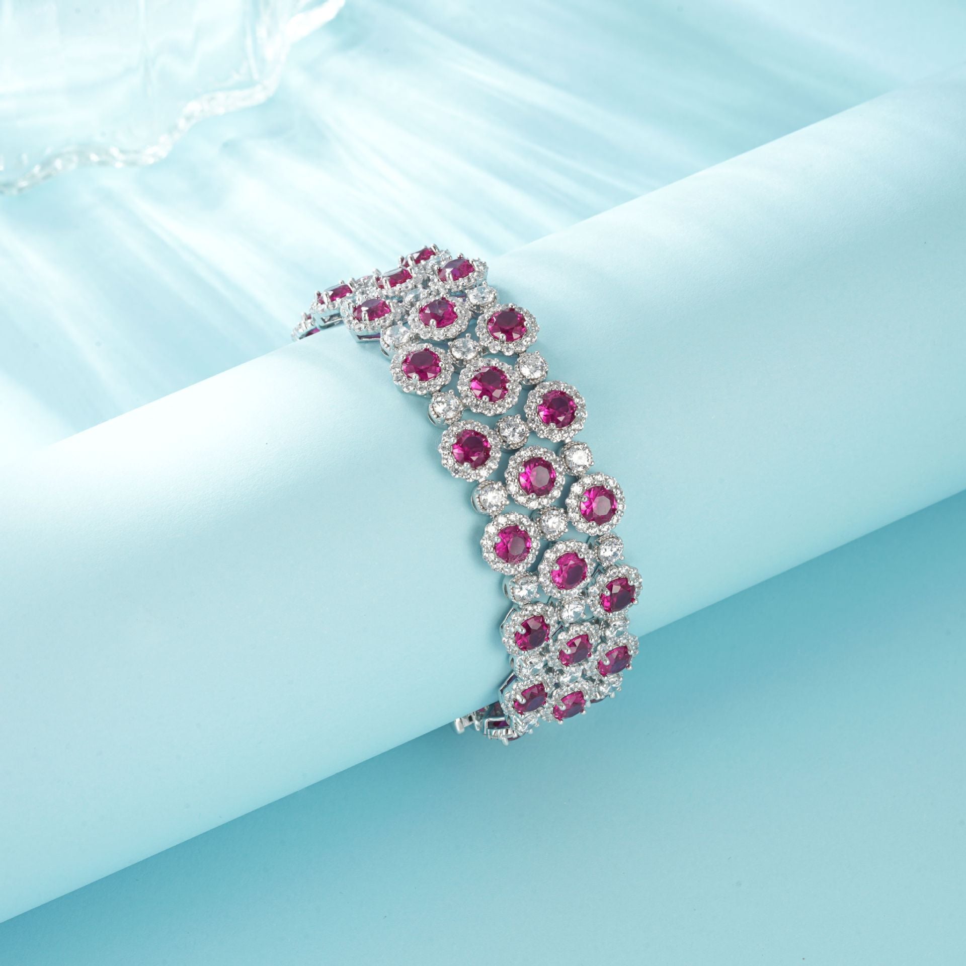 2025 Cross-border e-commerce new product cultivation red envelope bracelet, classic, retro light luxury gorgeous high-end jewelry