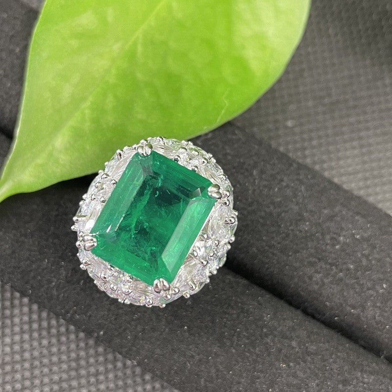 Luxurious Lab-Grown Emerald S925 Silver with 18k Gold Plating Ring - Dazzling Diamond Accents, Exuding Noble Elegance